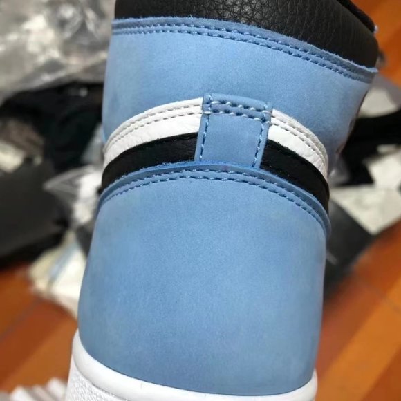Air Jordan 1  \